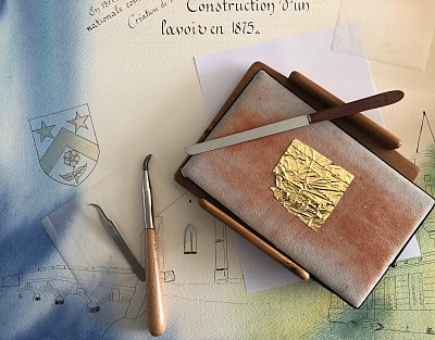 Calligraphie et dorure à la feuille d’or !